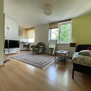 Apartment Mond, Köln
