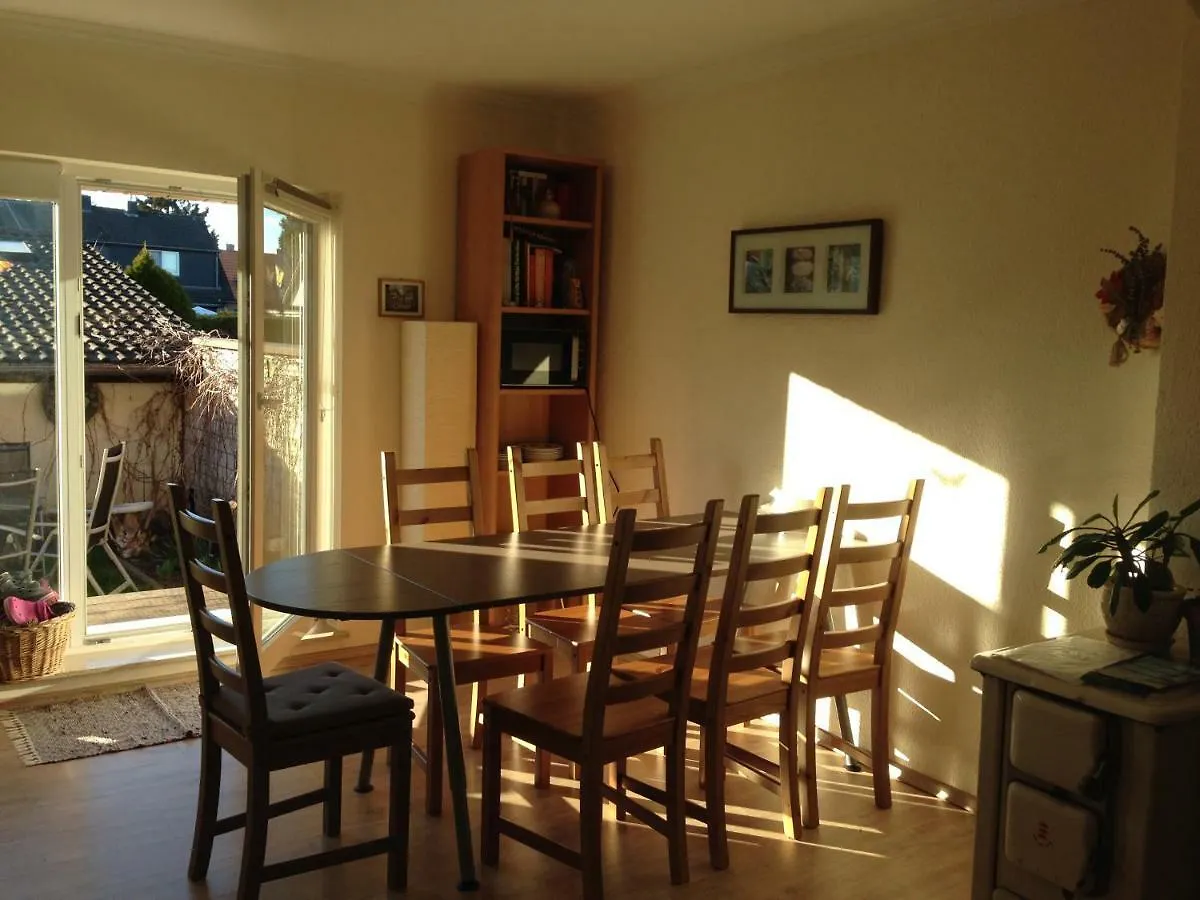 Ferienwohnung Mit Garten In Koeln 쾰른
