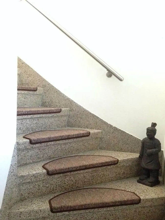 Ferienwohnung Mit Garten In Koeln 쾰른